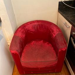 X2 TUB CHAIRS VERY COMFORTABLE BOTH IN SAME CONDITION AS SEEN IN THE PICTURE . COULD BUY TUB CHAIR COVERS TO COVER . Collection WF3 area .