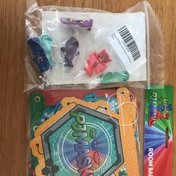 Both Brand new 

pj masks cake toppers ( currently £6 on amazon) 

Pj masks room banner 


Accidentally ordered two so never used!