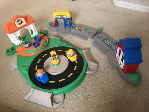 Buy & Sell Surrey Guildford - Photos for Fisher Price Little People Road & Services