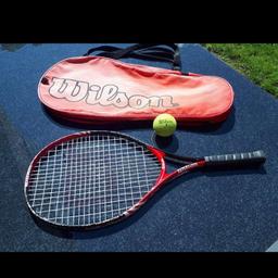 Verkaufe Tennisset "Roger Federer Edition"
Schläger,Tasche & Tennisball...alles Marke Wilson
