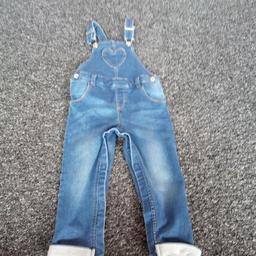 Worn loads still has a lot of wear in them size is 18-24 months
Perfect condition
Collection only