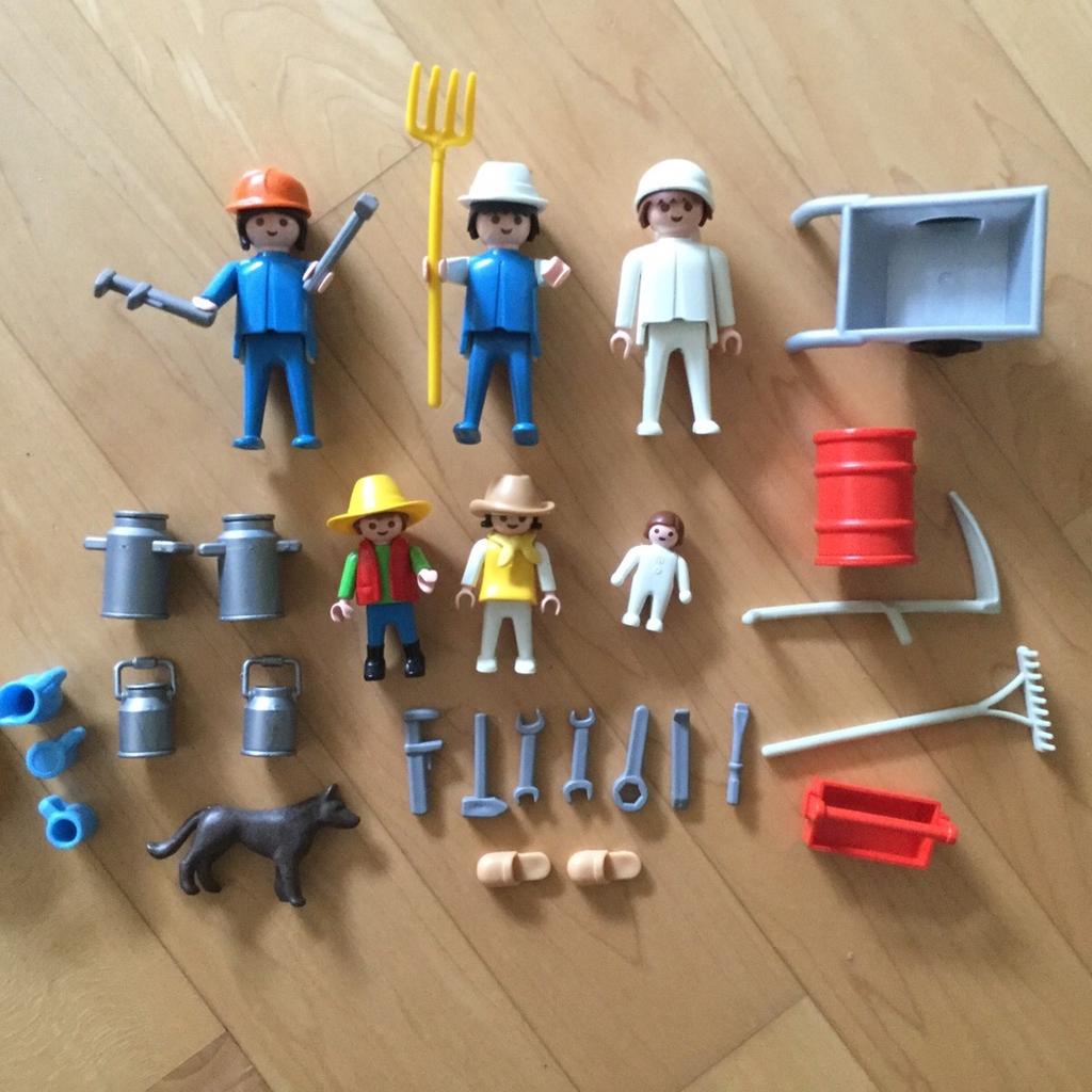 Verkaufe Playmobil Kleinteile und Figuren siehe Fotos.