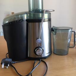 This juicer is in good condition and can easily make juice out of squeezing fruit. Its brand is VonShef and is used in average 10 times. Despite the fact that the little tip is broken ,as it shows in the picture it doesn’t effect its use at all.