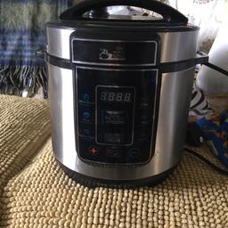 Slow cooks,cooks rice & pasta ,soup ,stew fish & meat versatile pressure cooking. In excellent condition.
Collect Padiham.