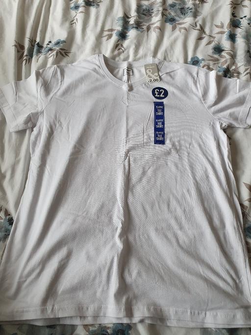 Buy & Sell West Midlands Sandwell - Photos for v neck tshirt