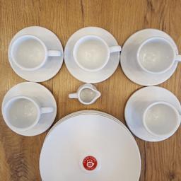 5 Expresso Tassen + Teller
4 Kaffee Tassen + Teller siehe Fotos 
1 Milchkänchen 

Versand innerhalb Österreich 5,- Euro