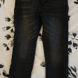 black/wash effect levi jeans
age 4
collection only