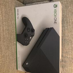 Full working order,

Barely used, one mark on side (shown in photos)

Xbox and leads, no pad included

Original box included

No offers