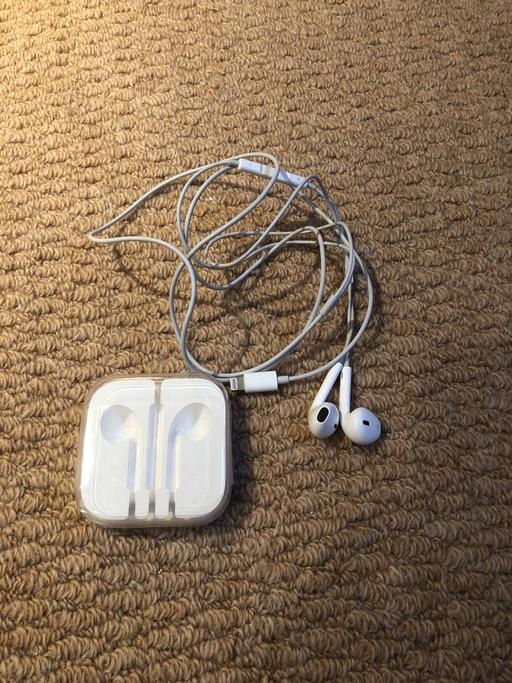 Buy & Sell South West London Merton Park - South West London - Photos for Genuine apple iPhone earphones