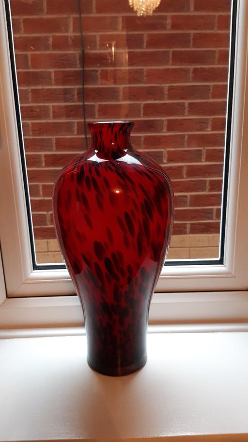 Buy & Sell Staffordshire Stoke-on-Trent - Photos for Glass Vase Red & Black