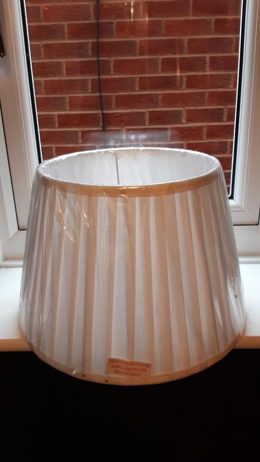 Buy & Sell Staffordshire Stoke-on-Trent - Photos for Large Cream pleated Lamp shade