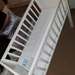 Mothercare white hyde crib. Dimensions in last pic. Very good clean condition, hardly used. Good for small gaps and space saving. smoke and pet free home. Thanks