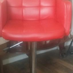 red leather breakfast bar stools. fairly good condition few scuffs as seen on pics. not got foot rests on. super comfy and plenty of life still left in them. Collection from Ls14 seacroft (near seacroft tescos) £10 each or x3 for £25