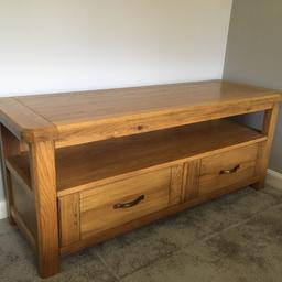Solid wood TV stand, £40

The size :
L: 135 cm
W: 47 cm
H: 56 cm