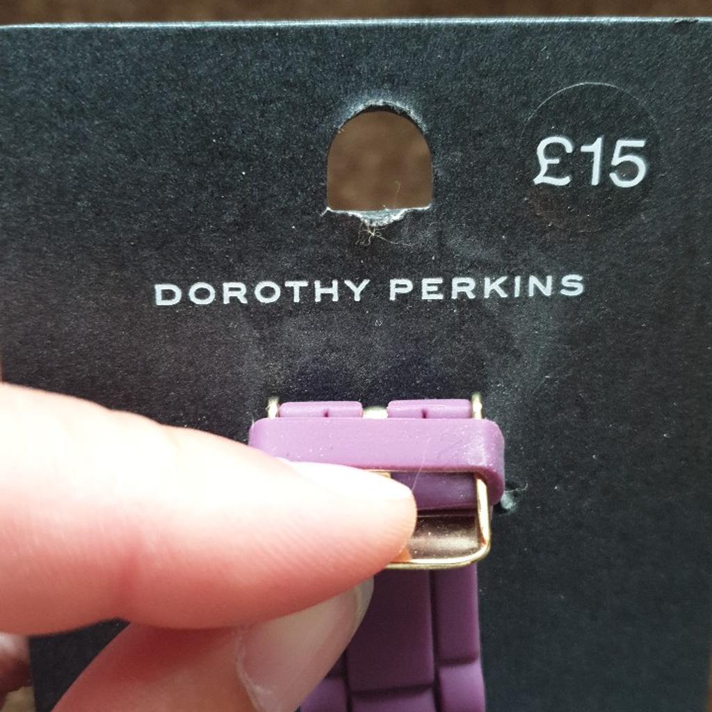 Dorothy Perkins watch.
Brand New.
Worth £15.
The battery has stopped working so it will need a new one.
All plastic covers and seal are still in place.
