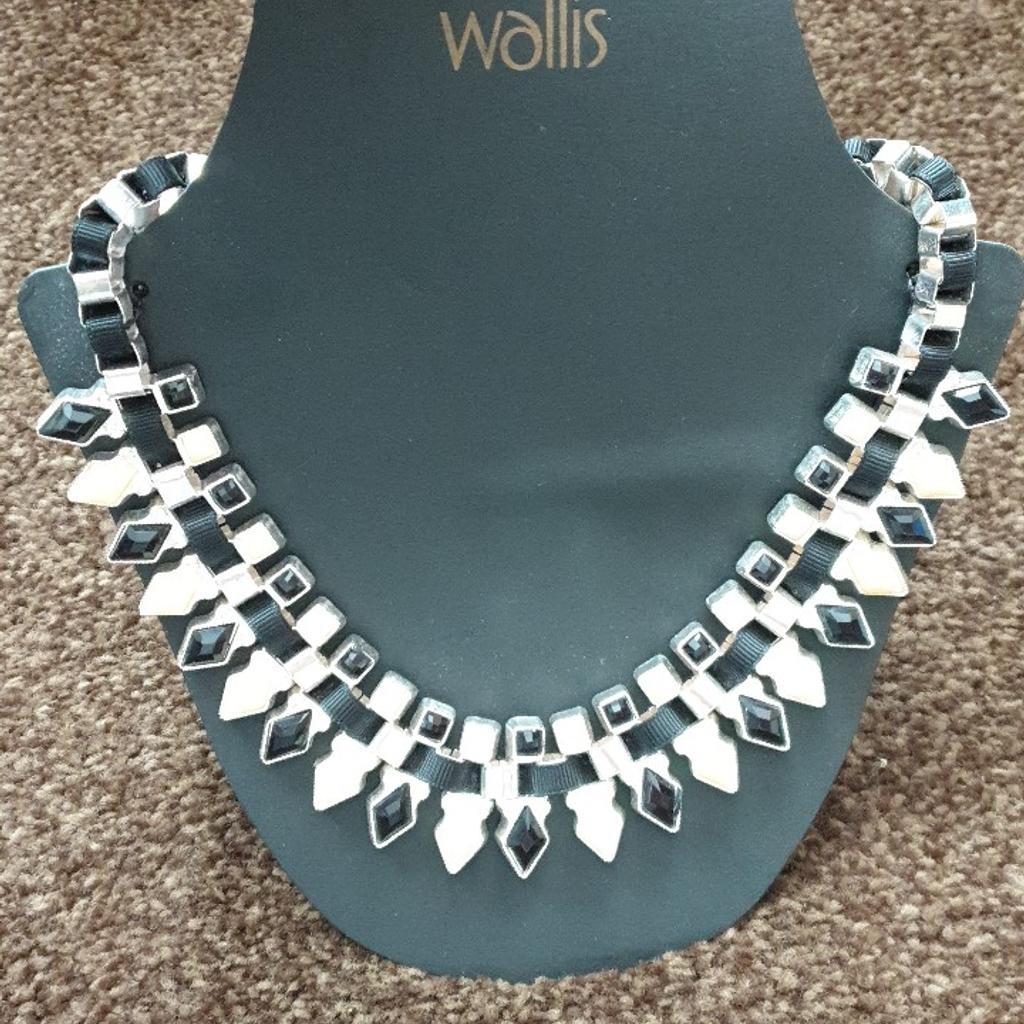 Brand New Wallis necklace.