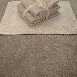 Bath Towel Set comprising of :

2 Bath Towels
2 Hand Towels
1 Bath Mat

As New

Genuine reason for sale

Collection Only Hall Green area B28 0TQ

Need gone ASAP

£10.00