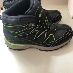 Mountain Warehouse Walking boots Size 5 Good condition Waterproof