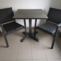 Verkaufe meine kaum benutzte Gartenganitur bestehend aus 2 Sessel & 1 Tisch!

Inkl. 2 Sitzauflagen

Maße:
Tisch: 70 x 70 x 72 cm (LxBxH)
Sessel: 60 x 60 x 78 cm (LxBxH)