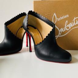 Christian Louboutin Scalopo half d’Orsay booty in black leather, 100 mm heels size 38

Brand new , never worn.
Got the box & credit card receipt

Please feel free if you have any questions