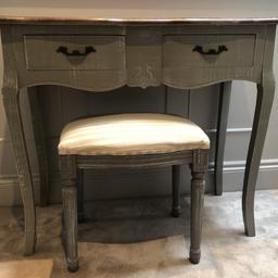 Colour: French Grey with wooden top

Dimensions:
Dressing table:  79 cm (h) x 90 cm (w) x 40 cm (d)
Bedside table:  70 cm (h) x 47 cm (w) x 35 cm (d)
Stool:  45 cm (h) x 48 cm (w) x 39 cm (d)

Condition:  very good, although one of the bedside table tops has a black mark along the top.

Collection:  Kensington, London W8
