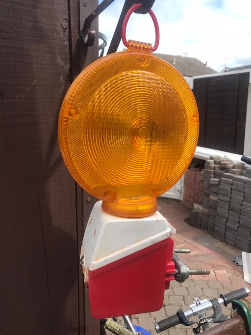 Vehicles West Midlands Dudley - Photos for Roadworks beacon light