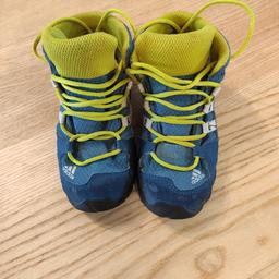 Verkaufe neuwertige Schuhe der Marke Adidas terrex.
Schuhe können als Bergschuhe, Trekkingschuhe oder Übergangsschuhe verwendet werden. Schuhe wurden nur wenige Male getragen. Neupreis €59.90.
Selbstabholung in Schwaz, Volders oder Kundl, Versand bei Kostenübernahme