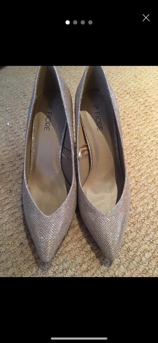 Buy & Sell South West London Morden Park - South West London - Photos for New fiore size 5 heels shoes gold glittery