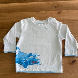 Verkaufe ein langarm Shirt in weiß mit blauem Druck von Esprit. 
Größe 62
Selten getragen, daher wie neu 
Gegen Aufpreis auch gerne Versand 
Keine Garantie, da Privatverkauf