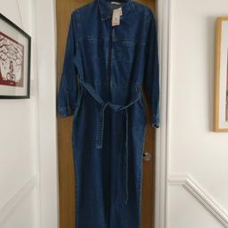 BNWT Mid Blue Denim Boiler Suit By TU Sz 22. 

Zips all the way down

Side pockets and tied with denim belt

Condition is New with tags. RRP £35

Unwanted gift- bought for my sister but she already has the same one.