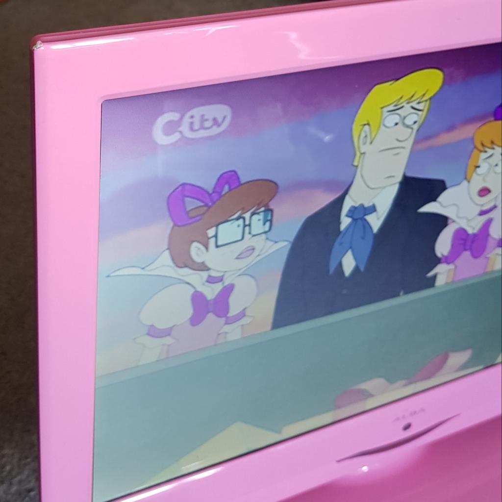 Pink Alba TV / DVD Combo 16" Freeview in Grantham for £18.00 for sale
