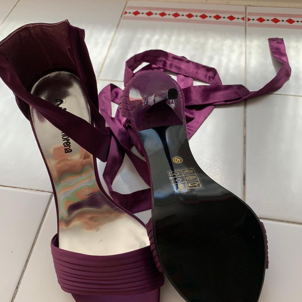 Sandali con tacco color viola mai usati