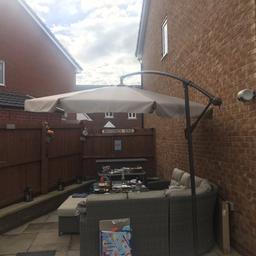 Parasol - from bridgemere 

Colour: beige 

Very good condition only had for just over 12mths and paid £300

Collection only