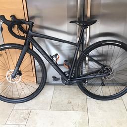 NO SILLY OFFERS PLEASE!!!
On other sites. 
Been on the road once ridden about 5km
Kept indoors. 
Comes with:
Original tyres
Original pedals
Gravel king tyres
2x bottle cages 
Shimano m520 spd mtb pedals
Paid over £1200