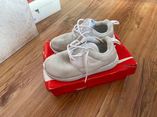 Buy & Sell West Midlands Sandwell - Photos for Nike Roshe one junior uk 11