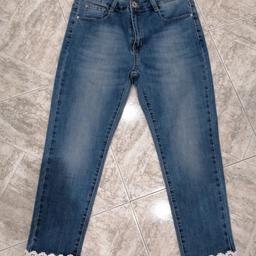 Vendo jeans donna nuovo taglia s veste una 44 elasticizzato modello capri nuovo.