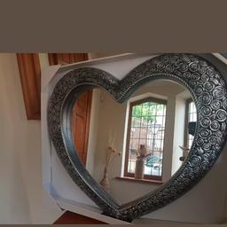 This is a brand new

Heart Shaped Mirror with scrolled flower frame

Light weight frame

Wall mounted

Mirror & frame measures
Width 65cms
Height 65cms
Depth 5cms

Cash on collection £15 no offers Thanks

Will no post👈👀

Collection only from S75 Dodworth Barnsley 2 mins from J37 M1

Thanks for looking