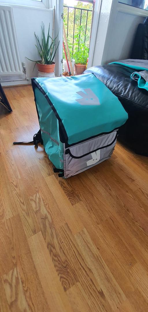 Buy & Sell Bethnal Green East London - Photos for DELIVEROO BAG WITH CYCLING JACKET £45