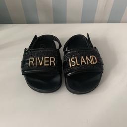 Infant river island sliders
Velcro strap
Size infant 5 