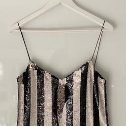 Worn Once. Excellent Condition. Zara. Size 8. Sequinned Top, White/Gold with black stripes.

COLLECTION OR LOCAL DROP OFF ONLY.
Also available to SG2/Stevenage-Hertfordshire.