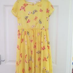Really pretty hanky style dress. Size 8-9 but more like 7-8. Worn and washed but still in excellent condition. 
COLLECTION ONLY.