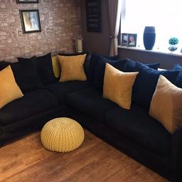 Here is my large black corner sofa up for sale ...Excellent condition...Very comfy...Been well looked after ...Comes with all cushions...Sone cushions have patterns on where you can have either way round as shown in pictures grab a bargain 😊😊😊
