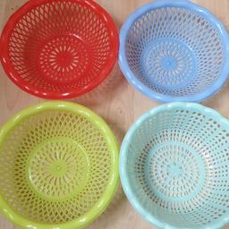 4 small salad drainer baskets, used like new  collection only