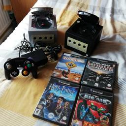 2 Consoles
4 games
Cables and controller
Good working order