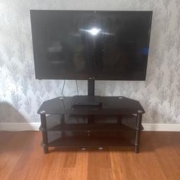 Tv stand with bracket built on to give the floating look, in very good condition, very minimal scratches if any at all. Holds up at a 60 inch tv.

Length - 3.6ft
Height - 1.7ft
Width - 1.6 ft

Can deliver locally.