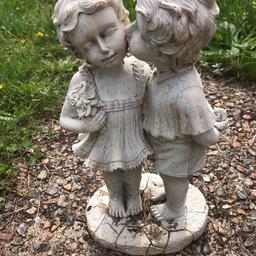 Stunning ornament with kissing boy and girl.
Collection only from CR2 8HR.