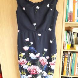Das Kleid ist in einem sehr guten Zustand, ein mal getragen, sieht sehr festlich und elegant aus

Echter Hingucker! Festpreis

Versand, PayPal möglich