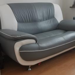 Hi selling these 1 year old sofa

They are in great condition apart from two blemish see photo

When we moved in we brought these as initially and now bought new ones.

Need it gone asap

Cash on collection, sorry no delivery.
You will need to bring a van

Will consider ono

Thank you for looking