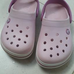 Girls/ladies genuine Crocs

Pale pink with white border. In great condition only worn 3-4 times in house/garden

Junior size 3, EUR 36