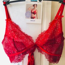 SALE! M&S Lingerie The Layered Lace Collection Non Wired Bralet in Red Mix! 

🤩RRP £16🤩

💕MESSAGE ME BEFOREHAND IF BUYING INTERNATIONALLY💕

🔱 Marks & Spencer

🔱 Size 14 & 18 Left!

🔱 NEW WITH TAGS!🏷

🔱 Very Comfy🌹

pretty little thing, ASOS, missguided, quize, h&m, boohoo, new look, miss selfridges, topshop, zara, missy empire, oh polly, i saw it first, plt, rebellious, pull&bear, forever21, urban outfitters, summer, spring, river island, femme luxe, ann summers

🌷Will Post For and Extra £2🌷